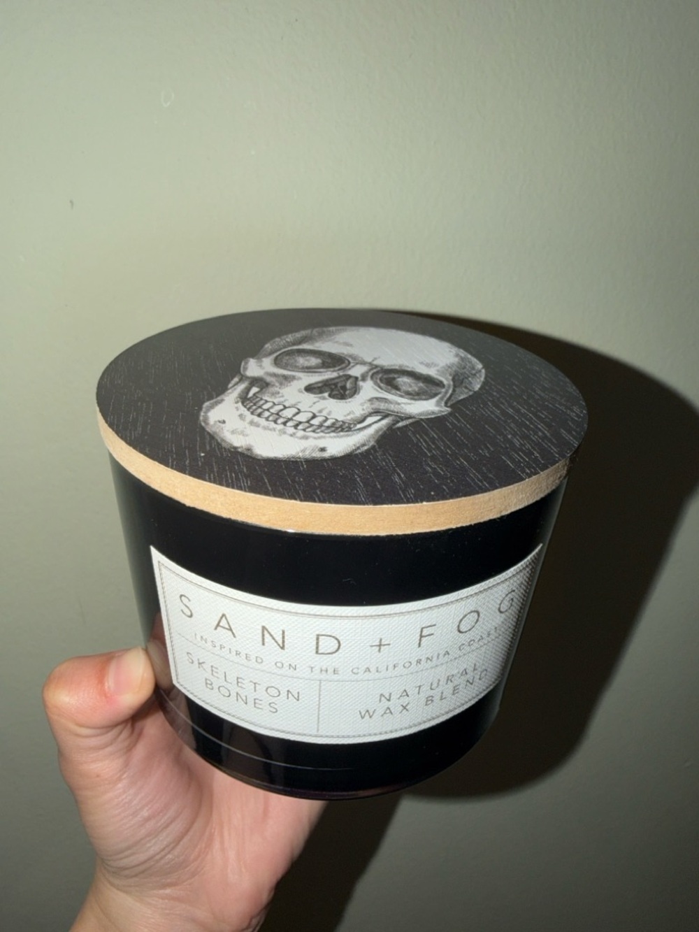 SAND + FOG Skeleton Bones Scented Candle - Black & Gold - Picture 2 of 6